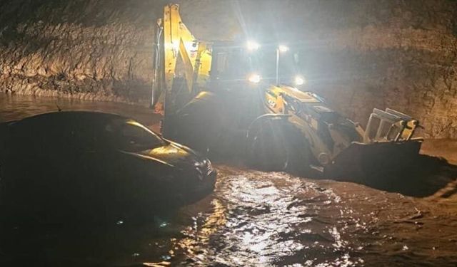 Gercüş’te heyelan: Mahsur kalan vatandaşlar kurtarıldı