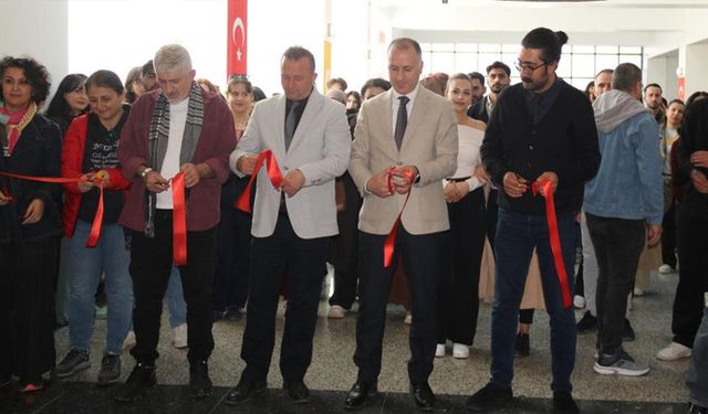 Akademisyenlerin yaptığı eserler sanatseverlerle buluştu