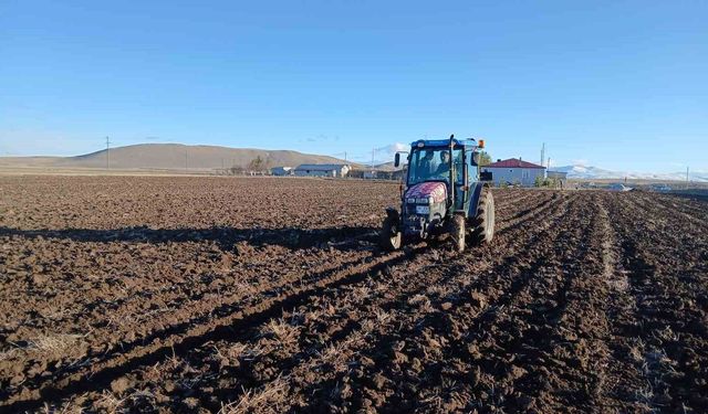 Kars’ta ekin sezonu başladı: Çiftçiler tarlaya indi