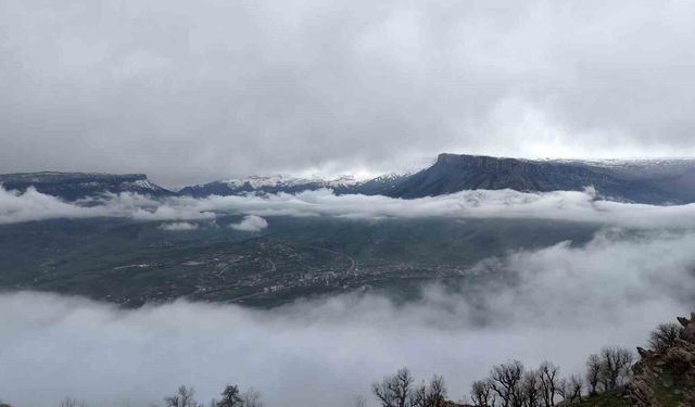 Derecik’te sisli manzara mest etti