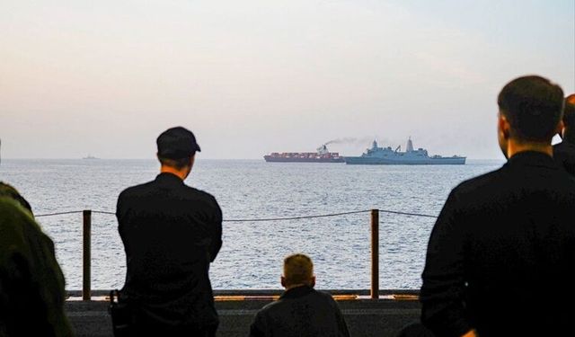 Hürmüz'de İran iki gemiye el koydu, ABD İran tankerlerini Asya'da durdurdu