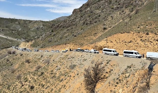 Hakkari-Van alternatif yolu yine kapandı: Vatandaşlar tepkili