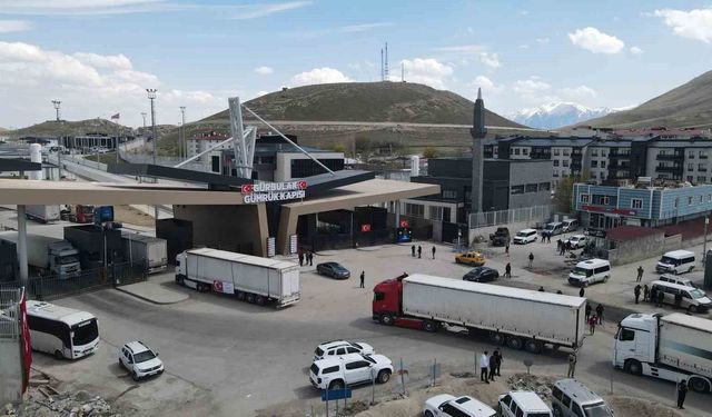 Sağlık Bakanlığı’ndan İran’a ikinci etap insani yardım amaçlı tıbbi malzeme gönderildi