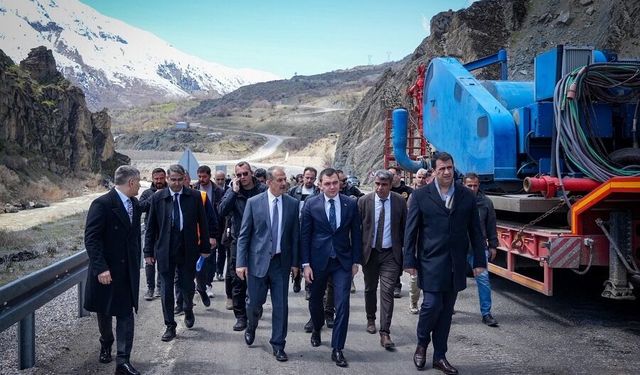 Vali Taşyapan Heyelan Bölgesinde İncelemelerde Bulundu