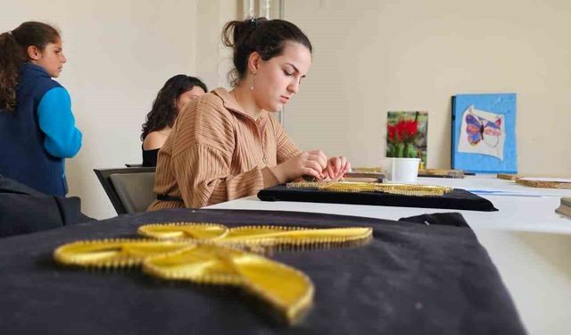 Hasköy’de gençler filografi sanatıyla hem hobi ediniyor hem meslek öğreniyor