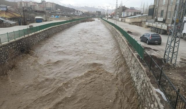 Yüksekova Belediyesi’nden Büyük Çay Deresi için uyarı