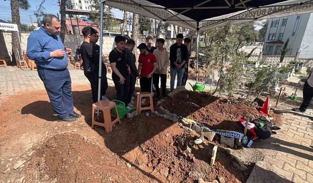 Saldırıda hayatını kaybeden 4 sınıf arkadaşı yan yana toprağa verildi