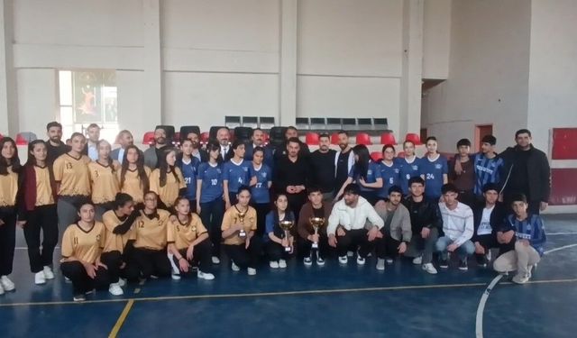 Özalp’te Liseler Arası Voleybol Turnuvası düzenlendi