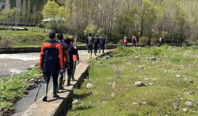 Bingöl’de kayıp emekli öğretmeni 229 personel arıyor