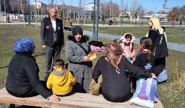 Kars’ta Açık Kapı’dan şiddetle mücadele için farkındalık seferberliği