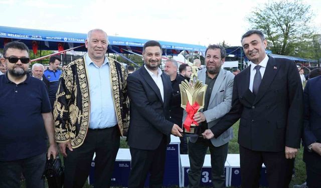 32. Kağıthane Yağlı Güreşleri’nde Seçkin Duman başpehlivan oldu