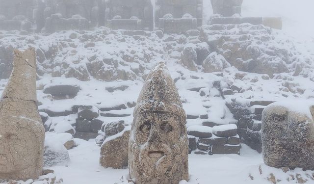 Nemrut Dağı’nda mayısta kar sürprizi