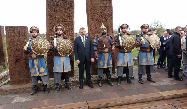İçişleri Bakanı Mustafa Çiftçi, Ahlat’ta Selçuklu Mezarlığını ziyaret etti