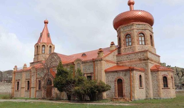 Oltu’da tarihi Rus Kilisesi’nin bir bölümü kütüphane ve kitap kafe olacak