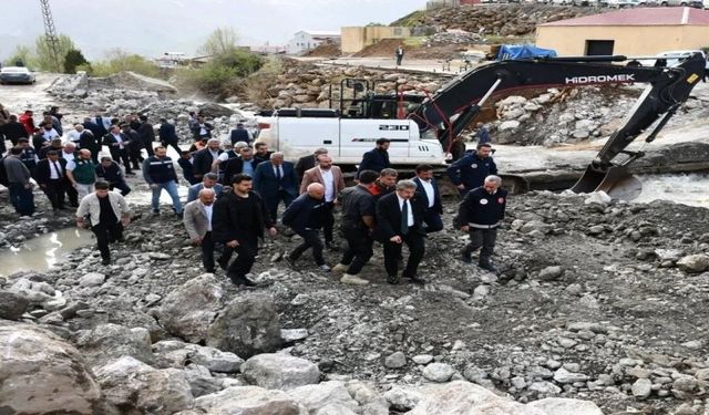Beytüşşebap’taki sel bölgesinde inceleme