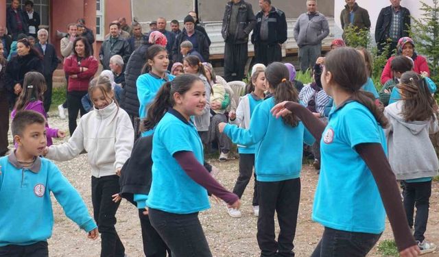 Feke’de geleneksel Hıdırellez şenliği düzenlendi