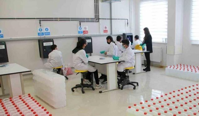 Maarifin Kalbinde Marifetli Gençlik" etkinliklerinde Ağrılı öğrenciler üretime katılıyor