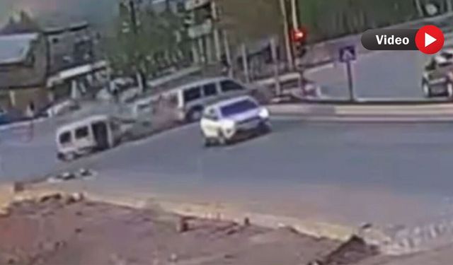 Yüksekova’da 9 kişinin yaralandığı kazanın Kamera Görüntüleri Ortaya Çıktı