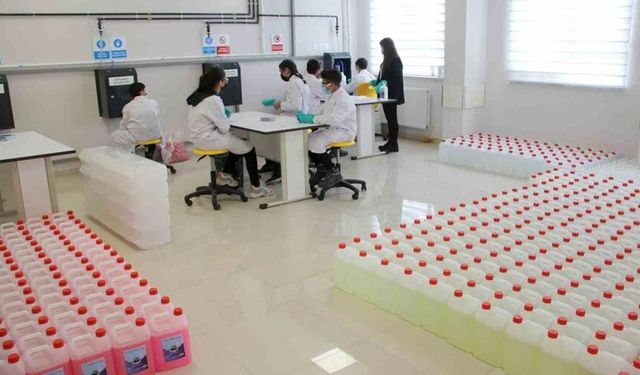 Maarifin Kalbinde Marifetli Gençlik" etkinliklerinde Ağrılı öğrenciler üretime katılıyor