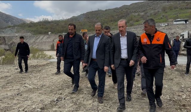 Bakan Yardımcısı İskurt, Hakkari'deki heyelan bölgesinde!