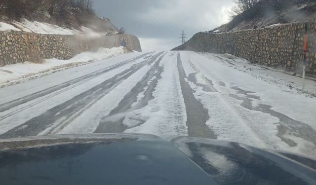 Tunceli’de dolu yağışı etkili oldu: Sürücüler zor anlar yaşadı