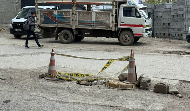 Doğalgaz Çalışması Sonrası Açık Bırakılan Rögar Tepki Çekiyor