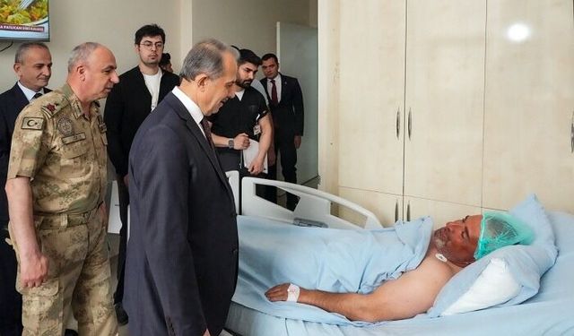 Vali Taşyapan’dan Hastalara Bayram Ziyareti