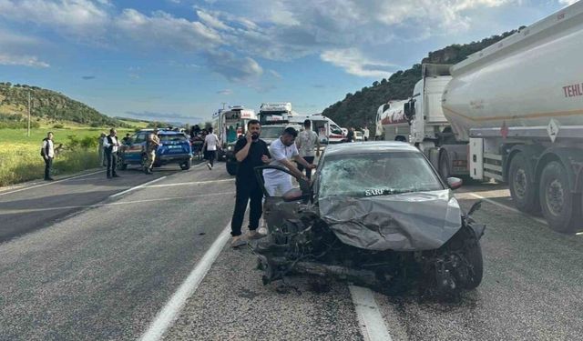 İki otomobil kafa kafaya çarpıştı: Aynı aileden 3’ü çocuk 4 kişi öldü