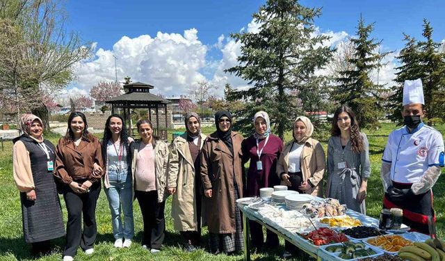 Van’da "Her Gebeye Bir Ebe" projesinden Anneler Günü etkinliği