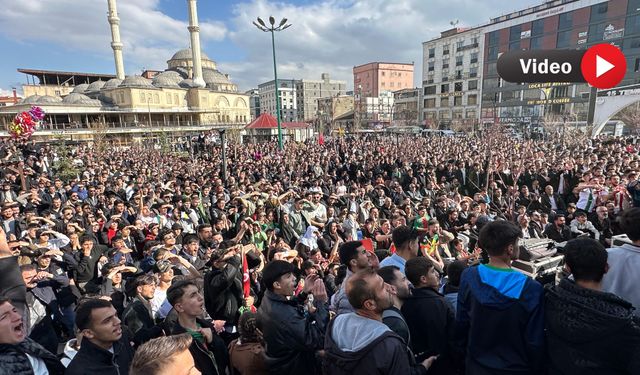 Yüksekova’da Amedspor Coşkusu: Taraftarlar Maçı Dev Ekranda İzliyor