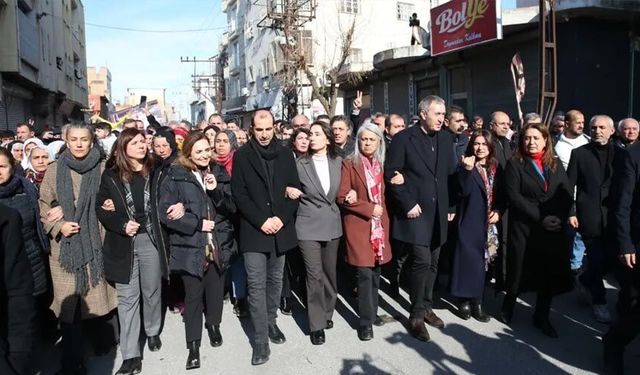 DEM Parti’den eş zamanlı "Barış İçin Adım At" yürüyüşleri