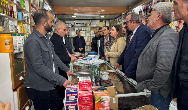 CHP Hakkari İl Örgütü Esnaf ve Vatandaşlarla Bir Araya Geldi