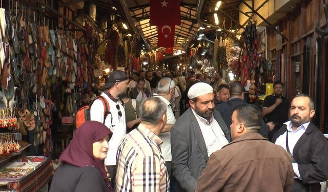 Gaziantep’in tarihi çarşılarında bayram yoğunluğu