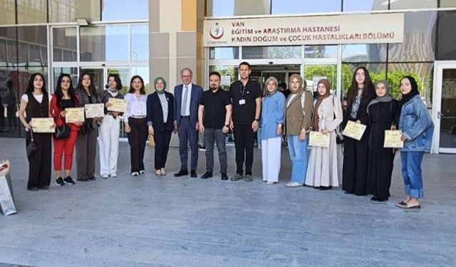 Van’da üniversite öğrencilerinden hasta çocuklara moral etkinliği