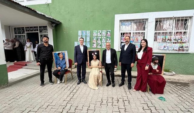 Diyadin’de öğrencilerin eserleri sergilendi