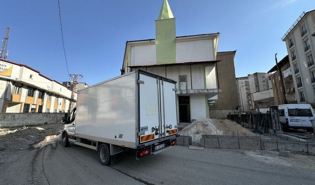Yüksekova'da Cami Duvarı Tartışması: Mahalleli Yolun Daraltılmasına Tepkili