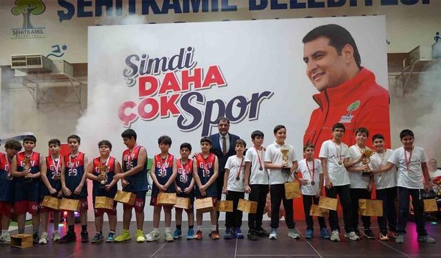Şehitkamil’de 2. küme sportif müsabakaları coşkusu ödül töreniyle taçlandı