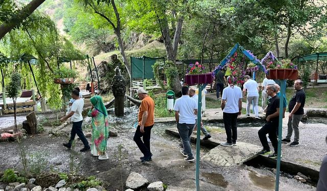 81 ilin öğretmenevi müdürleri Şemdinli’yi gezdi