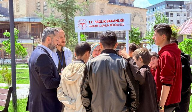 Yüksekova’da sigaraya karşı farkındalık standı açıldı