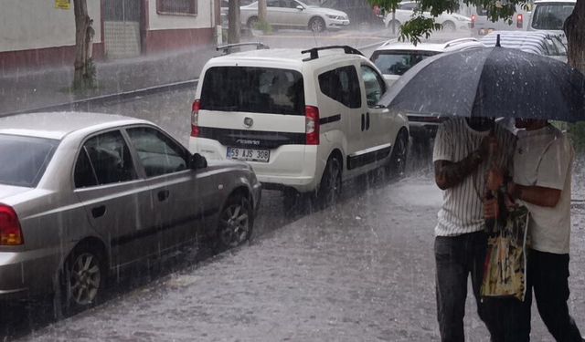 Meteoroloji uyarmıştı: Kars’ı dolu vurdu, Sanayi Bölgesi beyaza büründü