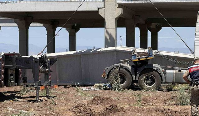 İşçilerin üzerine beton blok düştü: 1 can kaybı, 1 yaralı