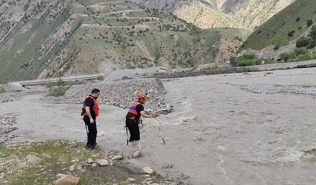 Hakkâri’de Çoban Zap Suyuna Düştü