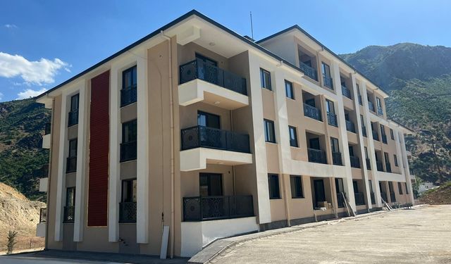 Hakkâri’de yapımı süren 224 sağlık lojmanında çalışmalar devam ediyor
