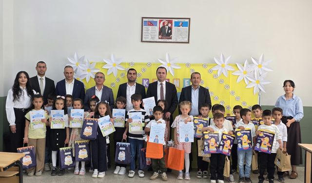 Yüksekova’da 28 bin öğrenci karne heyecanı yaşadı