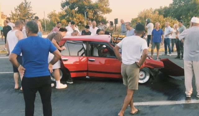 Otomobiller kavşakta çarpıştı: 2 ölü, 3 ağır yaralı