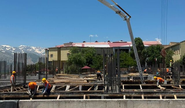Yüksekova’da 100 Yataklı Devlet Hastanesinin İnşaatı Sürüyor