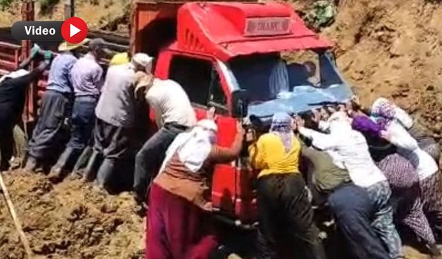 Çamura Saplanan Kamyoneti Berivanlar Kurtardı