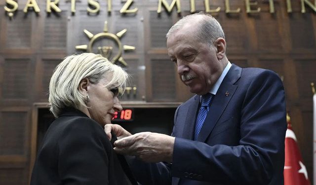 CHP'den istifa eden Milletvekili Özdemir, AK Parti'ye katıldı