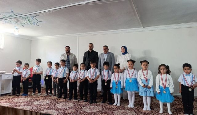 Yüksekova'da Kur’an Kursu Öğrencilerinden Yıl Sonu Programı