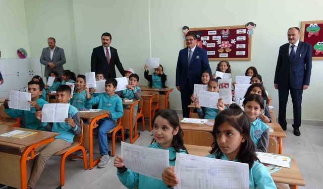 Van’da 275 bin 826 öğrenci karne heyecanı yaşadı